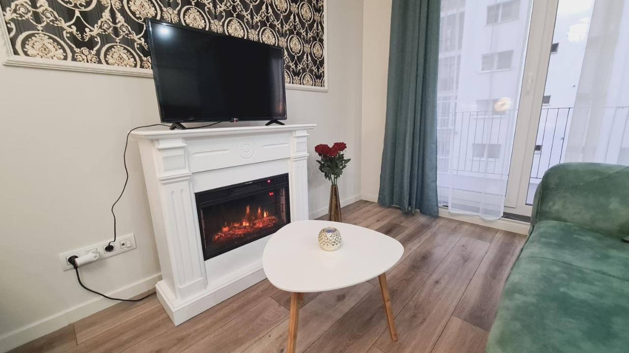 Ferienwohnung 5* Luxury Near Avram Iancu Sq New. Private Parking Cluj-Napoca Exterior foto