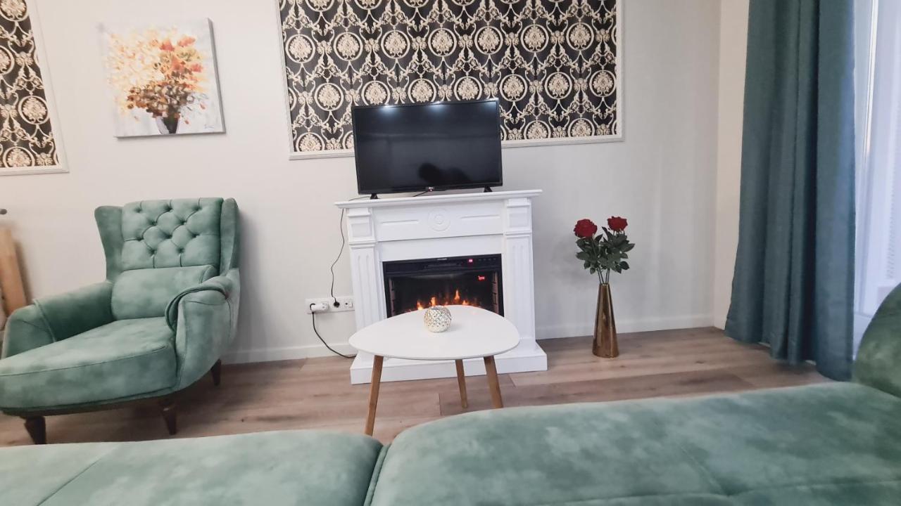 Ferienwohnung 5* Luxury Near Avram Iancu Sq New. Private Parking Cluj-Napoca Exterior foto