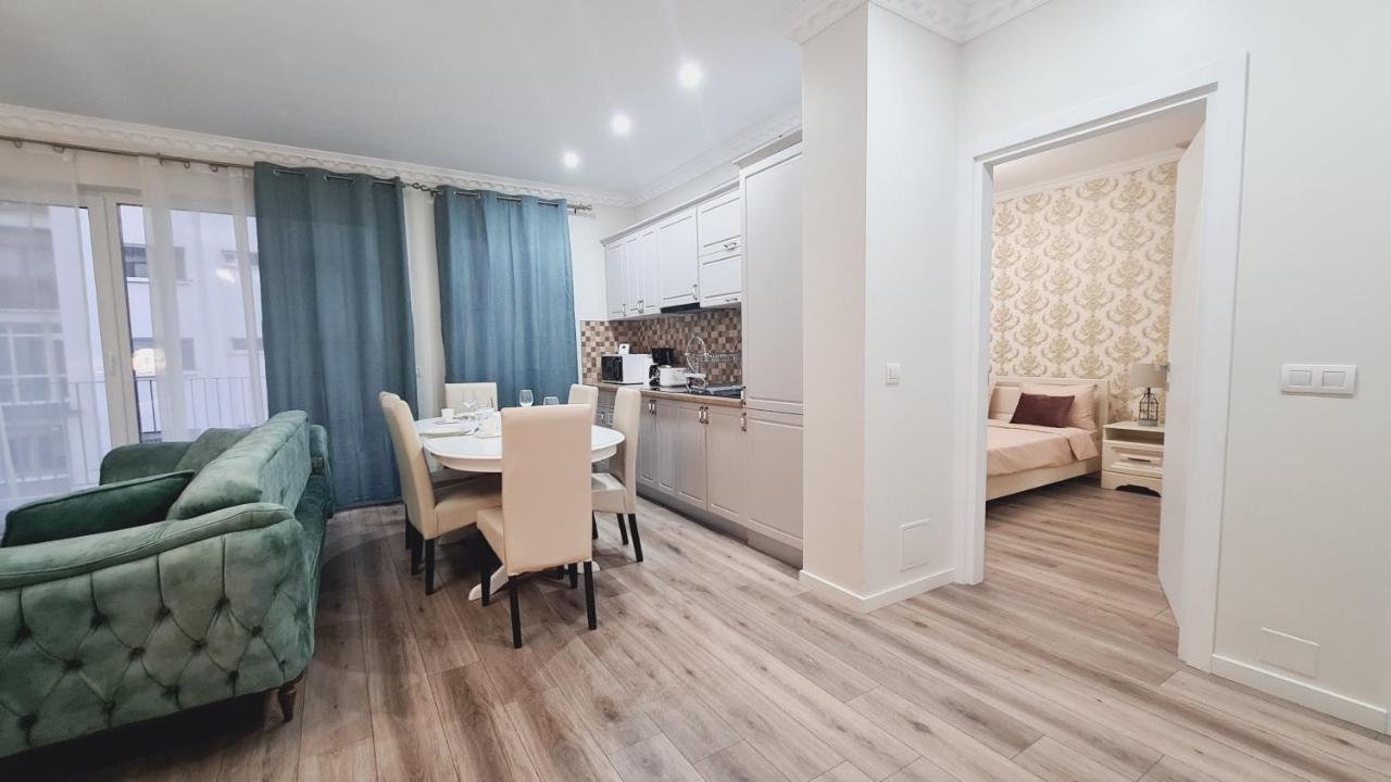 Ferienwohnung 5* Luxury Near Avram Iancu Sq New. Private Parking Cluj-Napoca Exterior foto